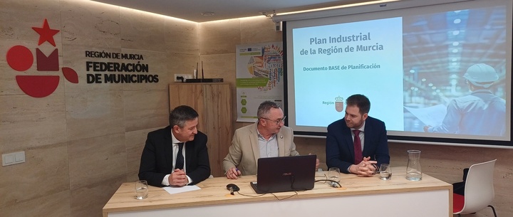 El Gobierno regional abre a la participación de la Federación de Municipios los retos y objetivos del Plan Industrial