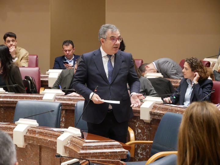 El consejero de Medio Ambiente, Universidades, Investigación y Mar Menor, Juan María Vázquez, durante su comparecencia en la Asamblea Regional esta mañana.