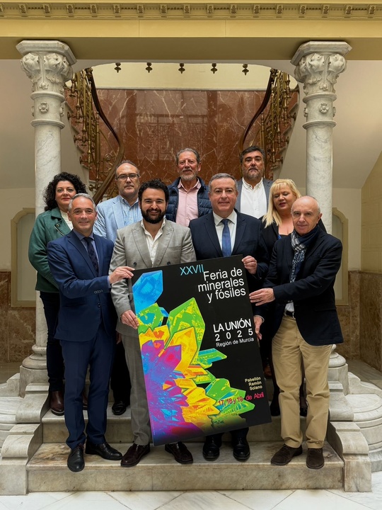 Un esqueleto de mamut a escala real y una exposición de minerales luminiscentes, las grandes novedades de la Feria de Minerales y Fósiles de La Unión 2025