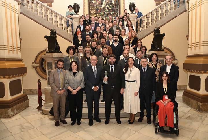 El presidente de la Región de Murcia, Fernando López Miras, recoge la Biznaga Territorio de Honor del Festival de Málaga 2025.