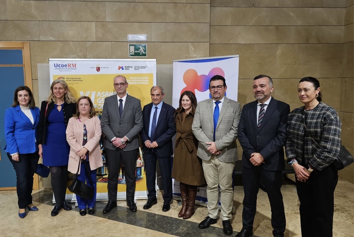 El consejero Víctor Marín destaca "el papel de las cooperativas de enseñanza en el refuerzo de la libertad de las familias en la elección de centro escolar"