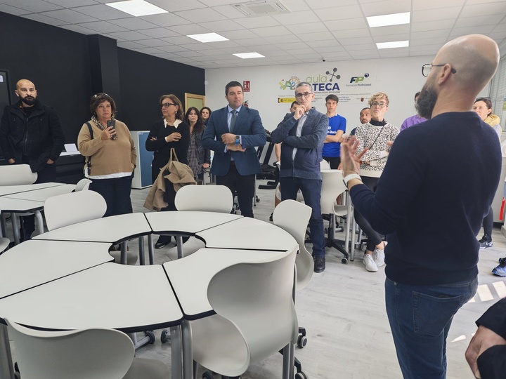 Educación inaugura una nueva Aula de Tecnología Aplicada en el IES Villa de Abarán