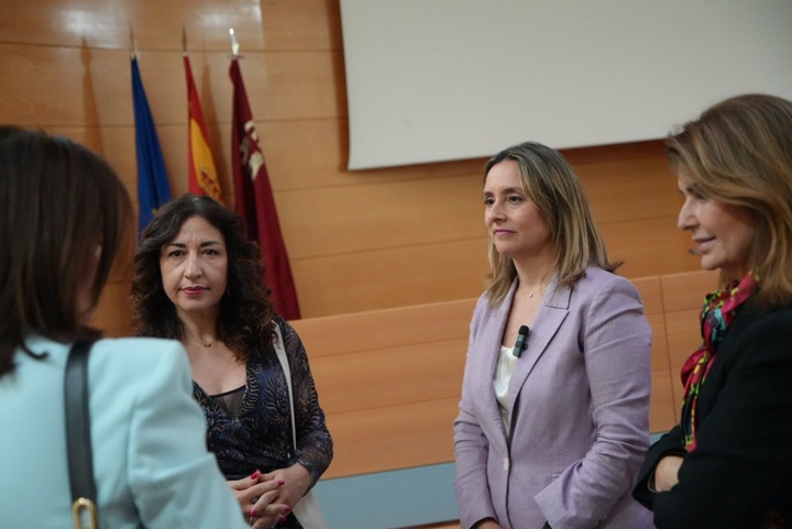 La consejera de Política Social, Familias e Igualdad, Conchita Ruiz, durante la clausura de la Jornada 'Mujeres Líderes y Emprendedoras' (1)