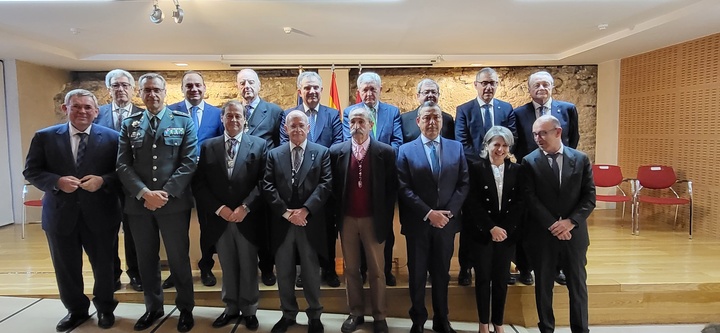 Vázquez destaca el papel de las Academias como corporaciones asesoras de las Administraciones públicas en la apertura del curso 2025
