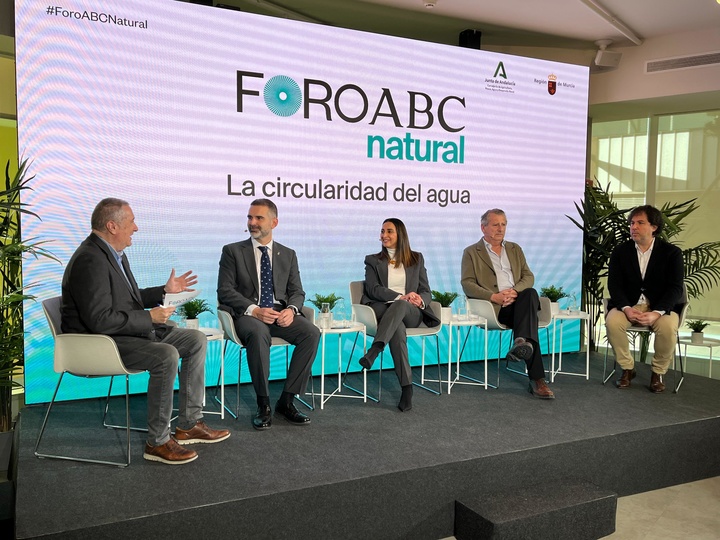Imagen de la consejera Sara Rubira participando en el Foro de ABC Natural 'La circularidad del agua' que se ha celebrado este viernes en Madrid