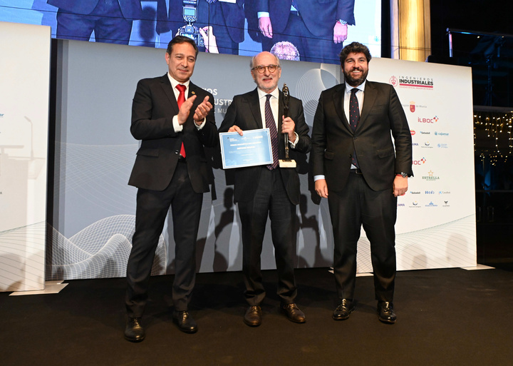 López Miras subraya que el Plan Industrial de la Región de Murcia traerá consigo "más y mejores empleos" (2)