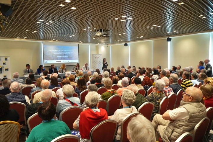 La consejera de Política Social, Familias e Igualdad, Conchita Ruiz, durante la presentación de la segunda edición del programa 'Actuaciones de turismo y termalismo para personas con discapacidad' del IMSERSO (1)