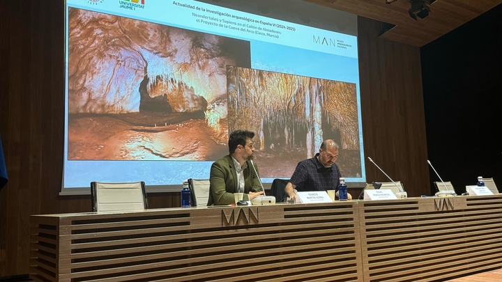 Los hallazgos de la Cueva del Arco sobre la transición entre neandertales y Homo sapiens se presentan en Madrid