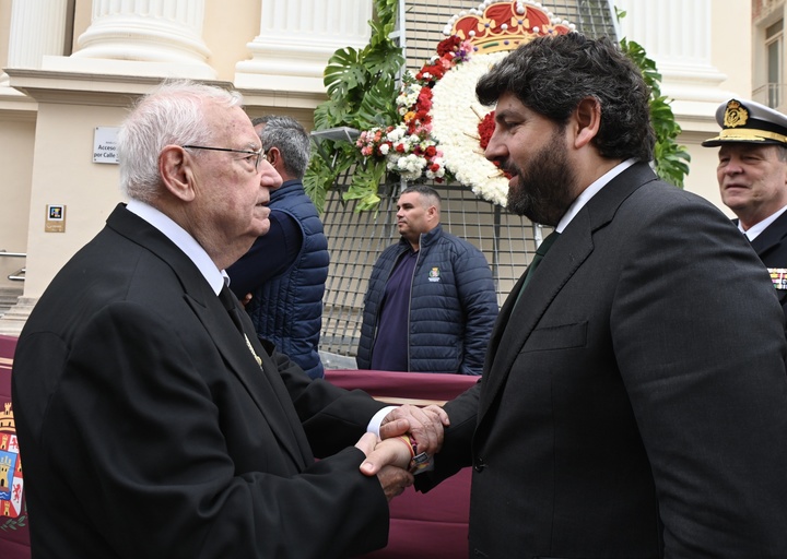 El presidente de la Comunidad, Fernando López Miras, asiste al acto de entrega de la Onza de Oro ante la patrona de Cartagena, la Virgen de la Caridad (2)