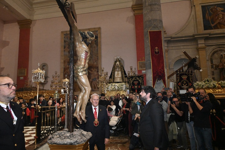 Tradicional besapié a la imagen del Santísimo Cristo del Perdón
