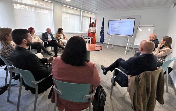 Reunión de Salud y los colegios profesionales sobre vacunas