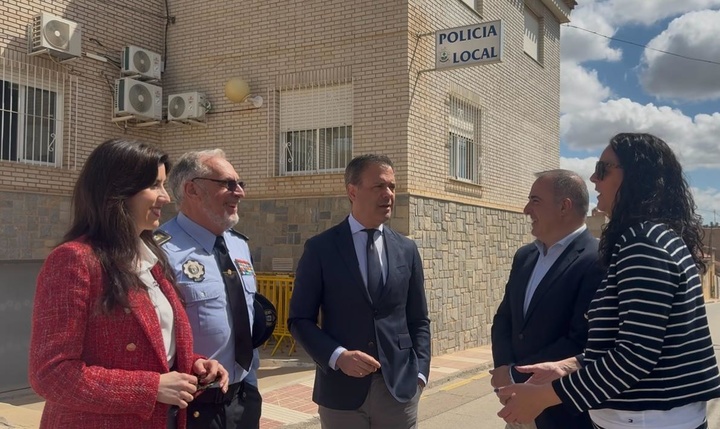 El consejero de Presidencia, Portavocía, Acción Exterior y Emergencias, Marcos Ortuño, visitó hoy Fuente Álamo, acompañado por la alcaldesa, Juana...