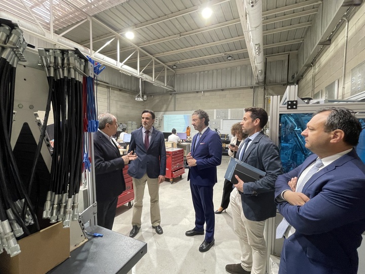 El consejero de Fomento e Infraestructuras, Jorge García Montoro, mantiene un encuentro con el presidente y secretario general de la Federación Regional de Empresarios del Metal de Murcia (FREMM) (2)