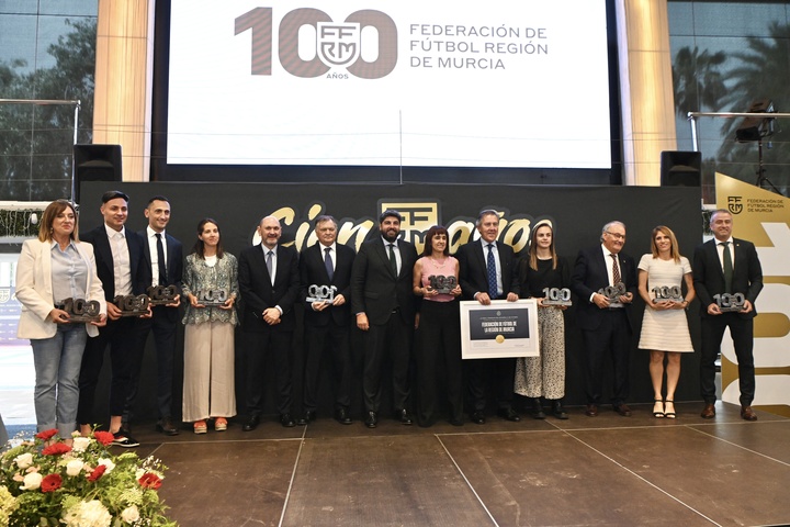 López Miras destaca los "cien años de éxito" de la Federación de Fútbol de la Región de Murcia