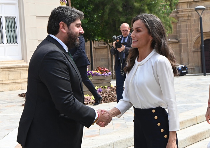 López Miras resalta "el afecto y el cariño" que los murcianos han trasladado a la reina Letizia durante las Medallas de Oro de Cruz Roja
