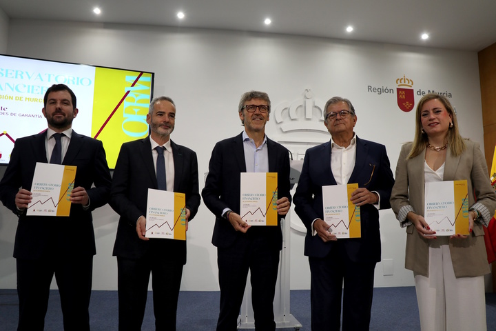 Un momento de la presentación de la VIII edición del Observatorio Financiero de la Región de Murcia