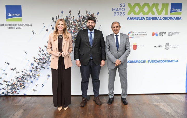 El presidente López Miras durante la clausura de la XXXVI Asamblea General Ordinaria de la Unión de Cooperativas de Trabajo Asociado de la Región de Murcia (Ucomur).