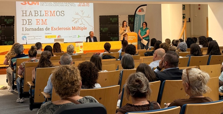 Salud participa en las primeras jornadas organizadas por la Asociación Murciana de Esclerosis Múltiple