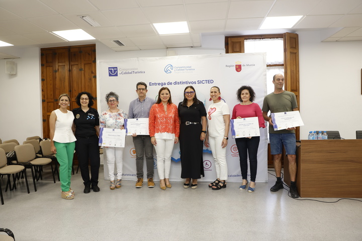 El Gobierno regional y el Ayuntamiento de Fortuna impulsan la calidad turística del municipio con la entrega de siete nuevos distintivos SICTED
