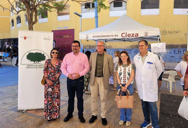 El Área IX de Salud participa en la segunda edición del mercadillo de la salud en Cieza para ofrecer consejos de cara al verano