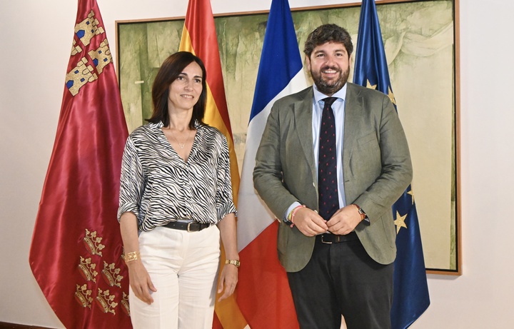El presidente de la Comunidad, Fernando López Miras, recibe a la cónsul general de Francia en Madrid, Nathalie Berthy