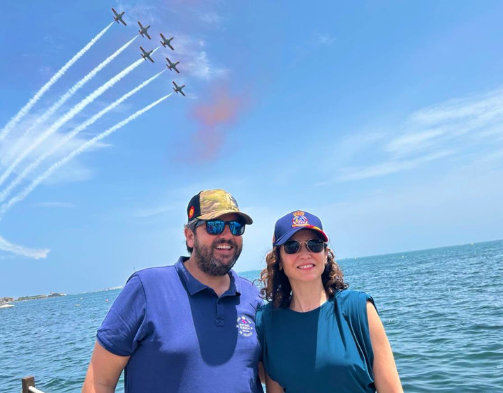 López Miras asiste en San Javier al festival aéreo 'Aire25', que rinde homenaje a los 40 años de la Patrulla Águila (2)