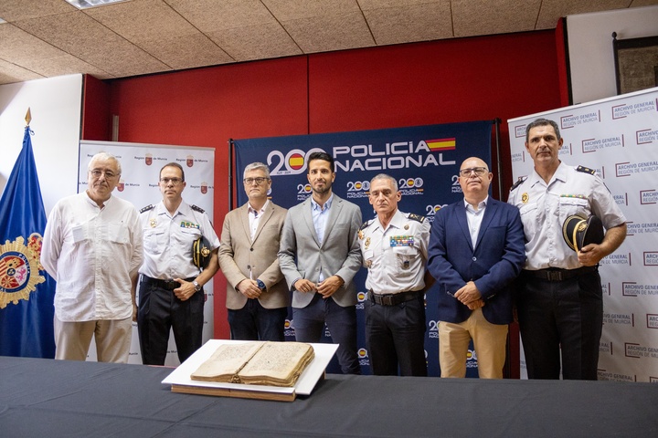La Comunidad entrega al Gobierno de Aragón de un códice medieval