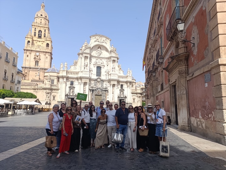 La Comunidad Autónoma organiza un viaje de familiarización con agentes de viajes de Tenerife para impulsar la nueva conexión aérea con Binter