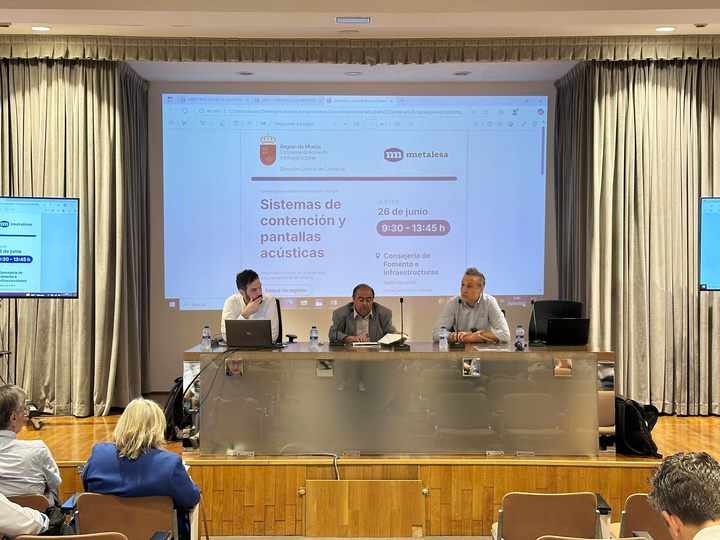 El director general de Carreteras, Francisco Carrillo, durante la jornada técnica que se ha celebrado en la Consejería de Fomento e Infraestructuras sobre sistemas de contención y pantallas acústicas (2)