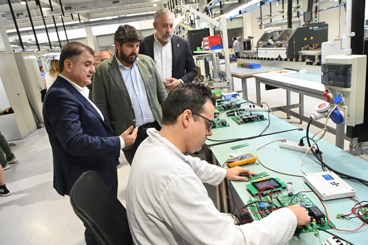 López Miras inaugura las nuevas instalaciones de Gesproga Soluciones (2)