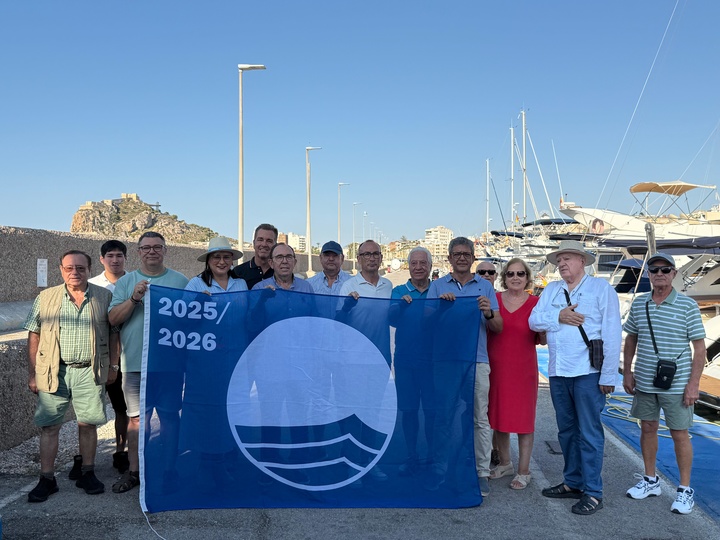 La Bandera Azul ya ondea en el Puerto Deportivo del Club Náutico de Águilas