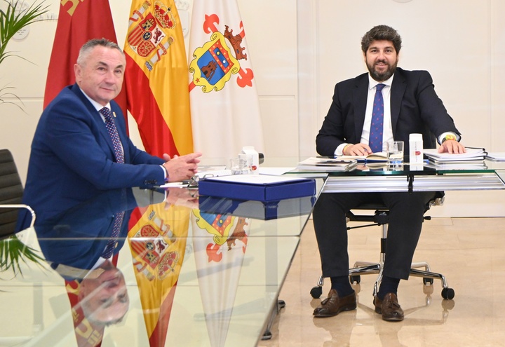López Miras recibe al alcalde de Moratalla