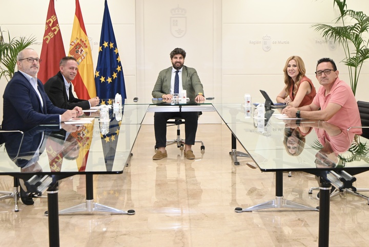 López Miras analiza con la junta directiva de Coremur nuevas vías para impulsar el comercio local