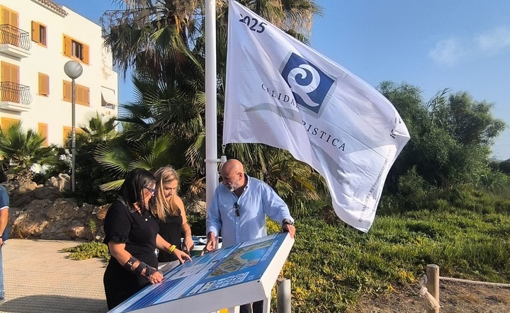Cartagena revalida su liderazgo regional con 26 banderas Q y S que ondearán este verano en sus playas y su puerto deportivo