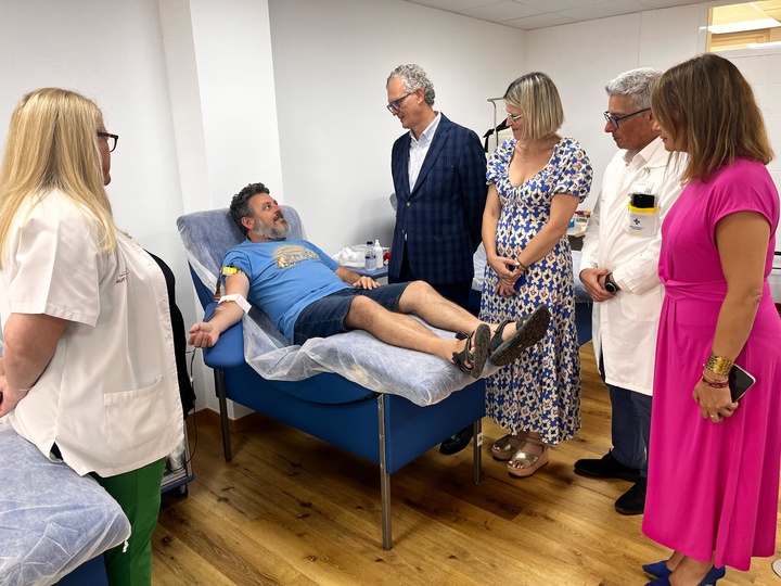 El consejero de Salud, Juan José Pedreño, visitó la nueva zona del hospital del Rosell que alberga el Centro de Hemodonación de Cartagena.