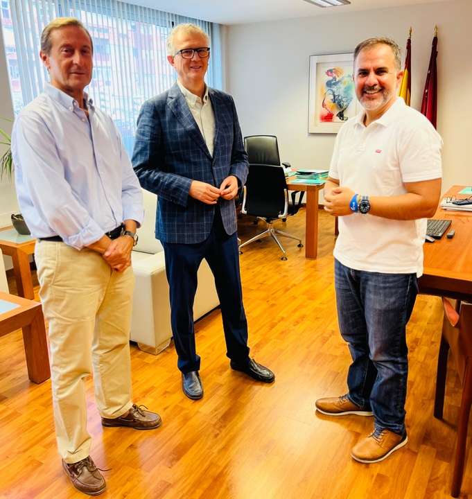 Salud traslada a la Fundación Ambulancia del Deseo su apoyo a la labor social y humanitaria que realiza por el bienestar emocional de pacientes y sus familias