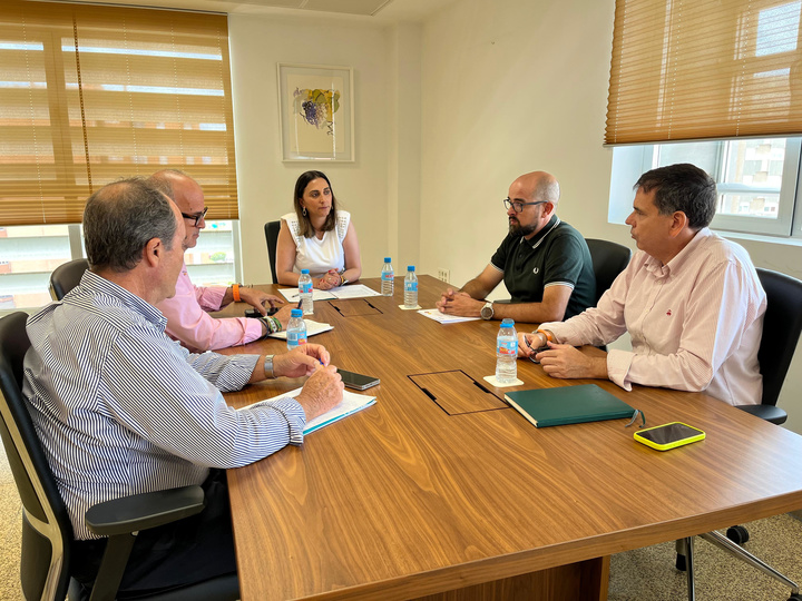 Rubira recibe al nuevo presidente de Ailimpo, a quien anima a seguir defendiendo "la gran labor de los agricultores de limón y pomelo de la Región"