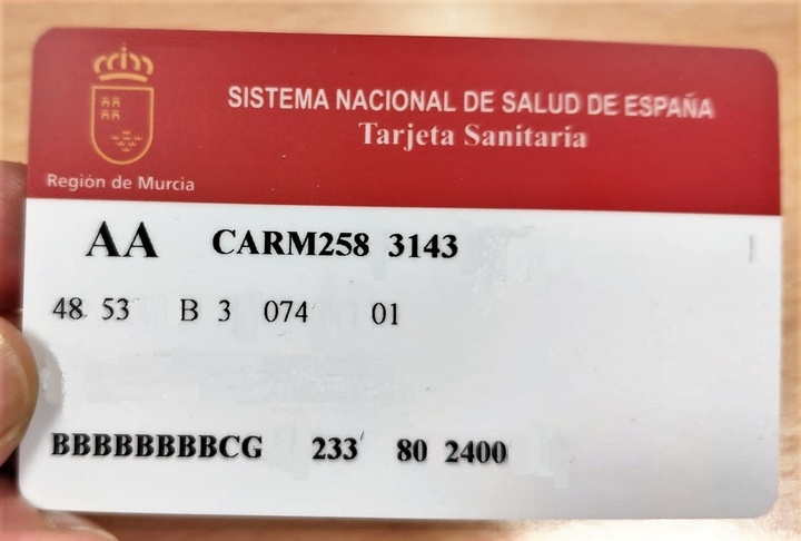 Las tarjetas sanitarias 'AA' se imprimen directamente en el centro de salud para da más accesibilidad a los pacientes.