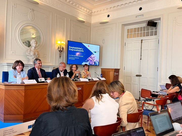 El consejero de Medio Ambiente, Universidades, Investigación y Mar Menor, Juan María Vázquez, durante su intervención en la sesión 'Como crear un ecosistema emprendedor en la universidad' organizado por la CRUE, en el Palacio de la Magdalena de Santander