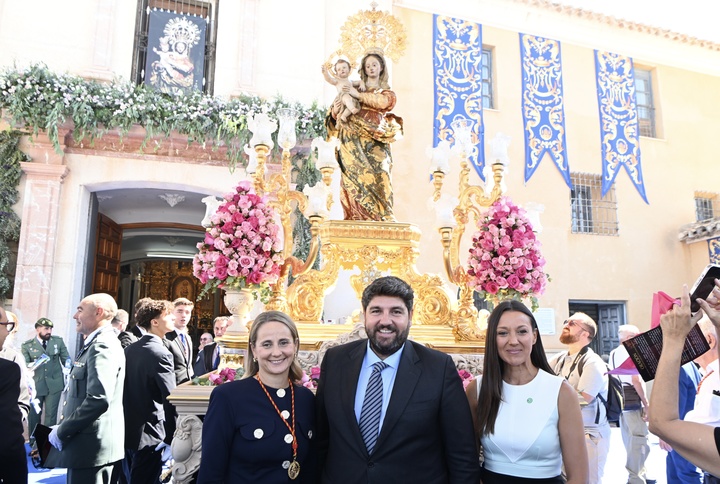 El presidente de la Región de Murcia, Fernando López Miras, asiste a la misa con motivo del centenario de la coronación pontificia de la Virgen de las Maravillas, patrona de Cehegín