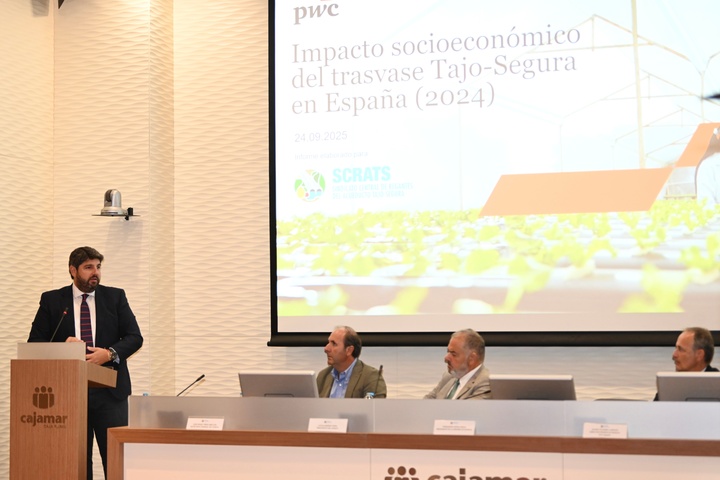 López Miras, en el acto de presentación del estudio 'Impacto socioeconómico del Trasvase Tajo Segura en España en 2024' (2)