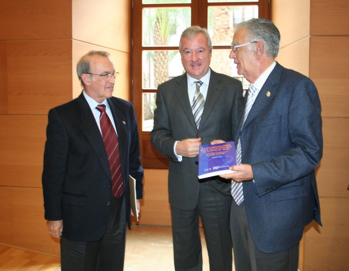Presentación del libro 'La constitucionalidad de los nuevos estatutos. A propósito del Estatuto de Castilla-La Mancha' 2.