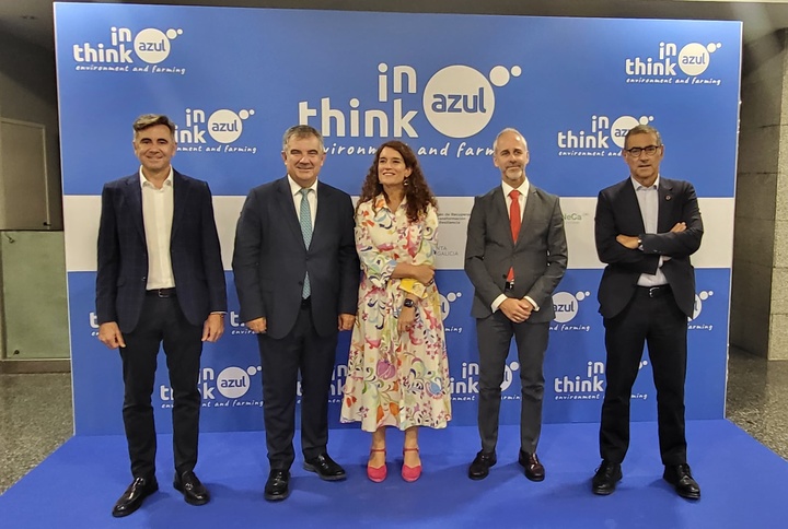 El consejero de Medio Ambiente, Universidades, Investigación y Mar Menor, Juan María Vázquez, junto con la secretaria general de Investigación del Ministerio de Ciencia, Innovación y Universidades, Eva Ortega, y el rector de la UMU, José Luján en la inauguración de la jomada de conclusiones y presentación de resultados del proyecto nacional 'ThinkINAzul', Plan Complementario de I+D+i en Ciencias M