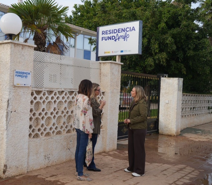 La consejera de Política Social, Familias e Igualdad, Conchita Ruiz, visitó hoy algunos centros adscritos a su departamento, cuya actividad se ha mantenido sin contratiempos.