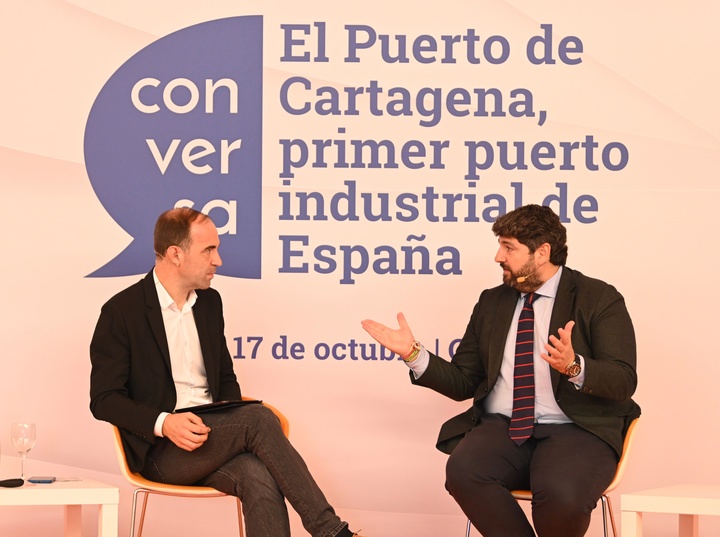 El presidente de la Comunidad, Fernando López Miras, participó hoy en Cartagena en el 'Foro Conversa', organizado por la Cadena Ser (3)