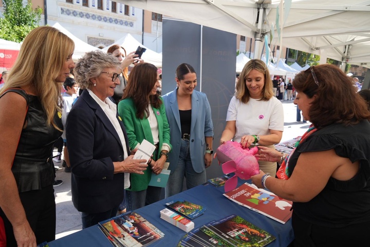 La consejera de Política Social, Familias e Igualdad, Conchita Ruiz, durante el Encuentro Regional de Voluntariado con la participación de 400 escolares (2)