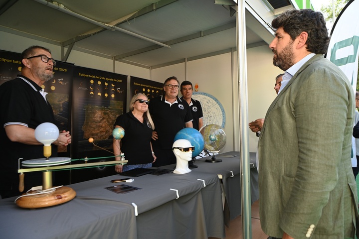 El presidente de la Comunidad, Fernando López Miras, inaugura la Semana de la Ciencia y la Tecnología de la Región de Murcia 2025 (3)