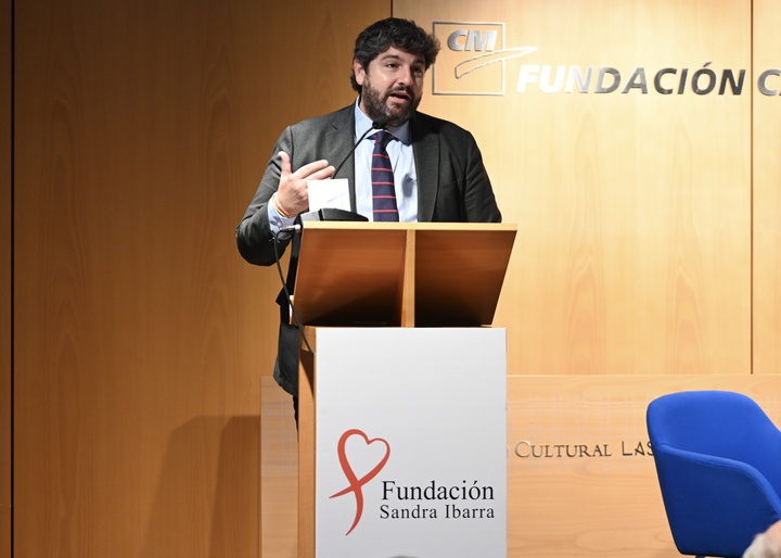 El jefe del Ejecutivo regional, Fernando López Miras, participó hoy en el IV Congreso de Supervivientes de Cáncer 'Llenos de vida', organizado por la Fundación Sandra Ibarra (2)