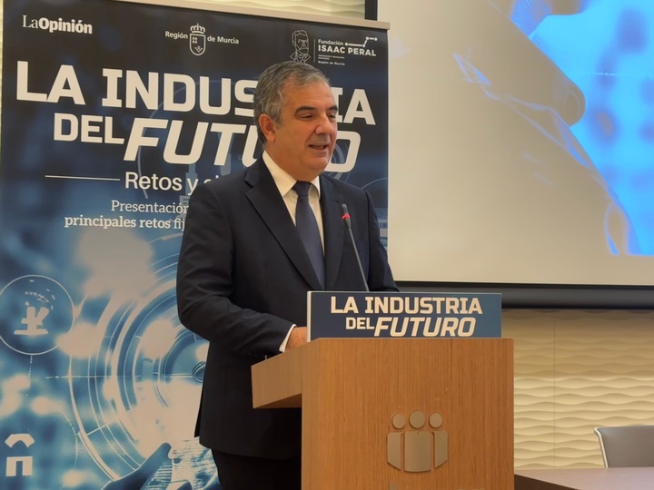 El consejero de Medio Ambiente, Universidades, Investigación y Mar Menor, Juan María Vázquez, inaugura el foro 'La Industria del futuro: Retos y alianzas', organizado por el diario La Opinión y la Fundación Isaac Peral.