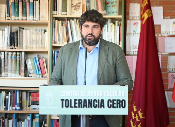 López Miras anuncia la elaboración de un nuevo Decreto de Convivencia Escolar